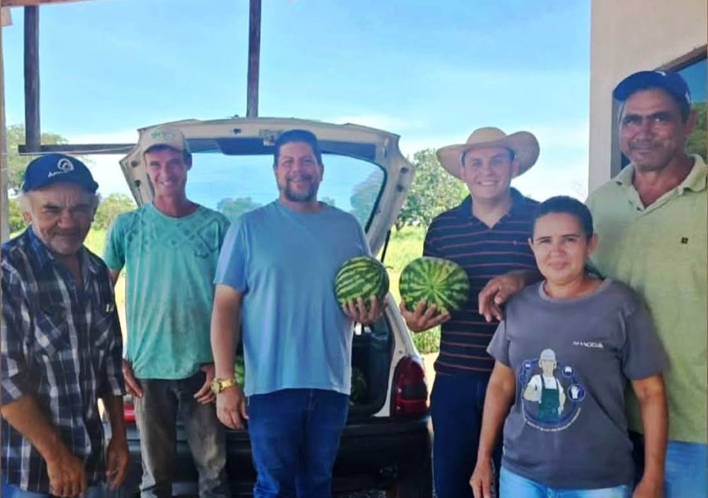 Vice-Prefeito Edy Resende e Secretário de Desenvolvimento Econômico Rodrigo Scalabrini Visitam assentamento e ouvem demandas de moradores.